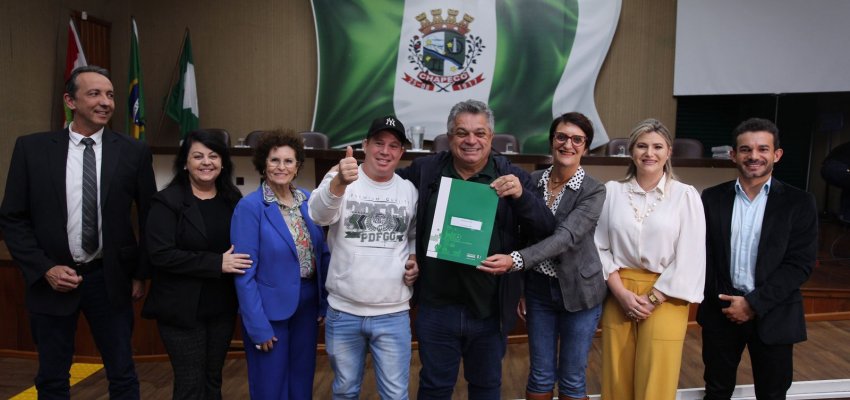 Programa Lar Legal entrega títulos para 74 famílias de Chapecó