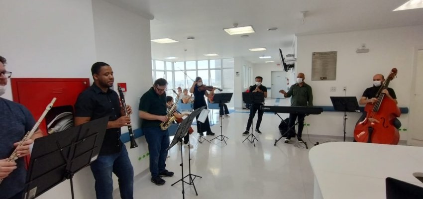 Orquestra Sinfônica de Chapecó faz apresentações para pacientes do HRO