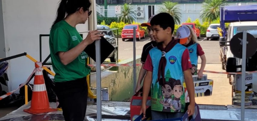 Diretoria de Segurança Pública orienta escoteiros sobre regras de trânsito
