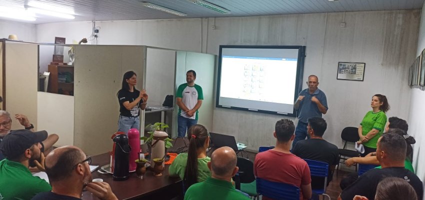 Colaboradores da Fundação de Esporte recebem capacitação em Libras