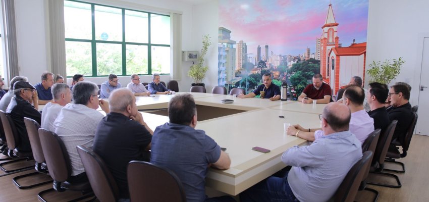 Prefeito fala sobre mobilidade urbana para empres&aacute;rios e entidades