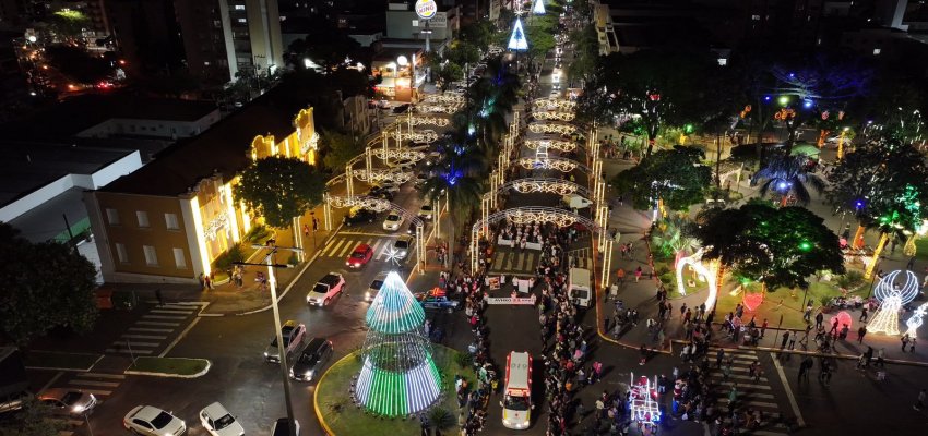 Chapecó realiza desfile de Natal