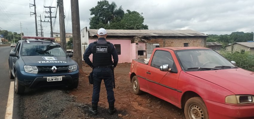 Agentes de Trânsito identificam veículo furtado