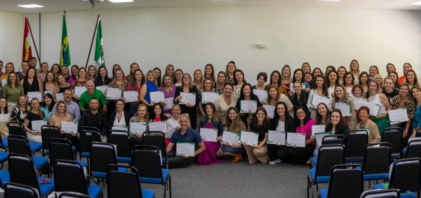 Gestores Municipais das instituições de ensino tomam posse em Chapecó