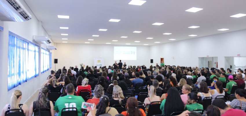 Secretaria da Família reúne 400 colaboradores para palestra e confraternização