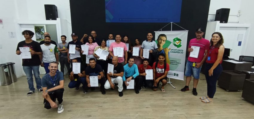 Oportuniza Chapecó entrega certificados para alunos