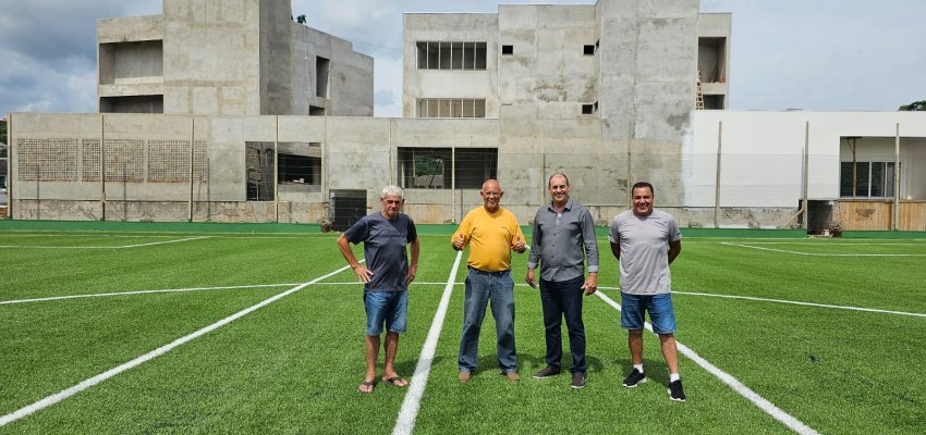 Prefeito em exerc&iacute;cio visita obras na regi&atilde;o leste da cidade