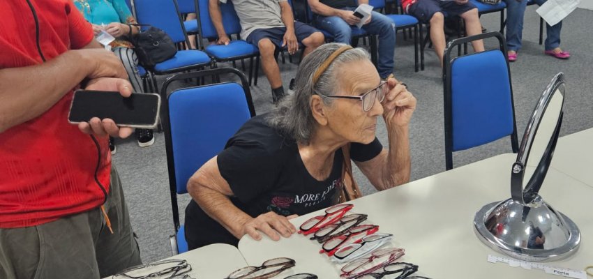 Programa de Olho no Futuro entrega 39 novos &oacute;culos para chapecoenses