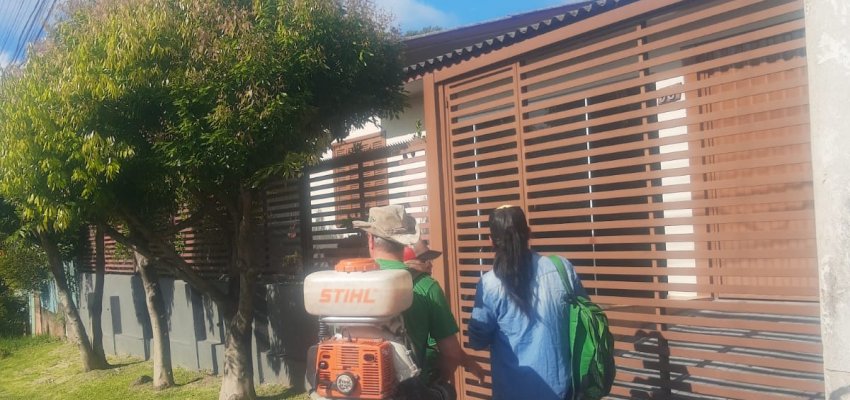 Vigil&acirc;ncia em Sa&uacute;de realiza a&ccedil;&atilde;o contra mosquito da dengue no bairro Santo Ant&ocirc;nio