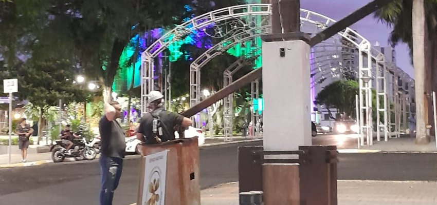 Decora&ccedil;&atilde;o Natalina de Chapec&oacute; &eacute; retirada