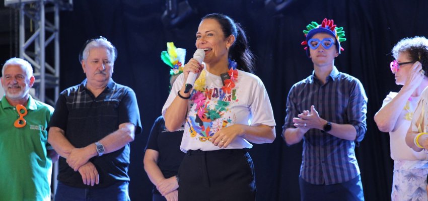 Cerca de 600 idosos participam da Festa de Carnaval em Chapec&oacute;