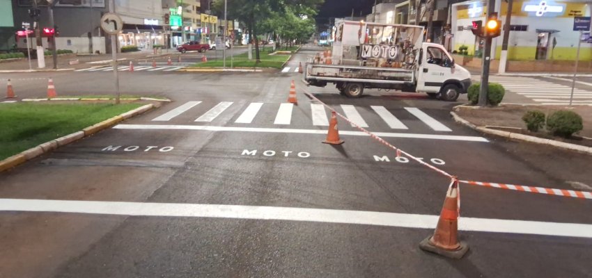 Motos terão espaço prioritário em semáforo da avenida Getúlio Vargas com a São Pedro