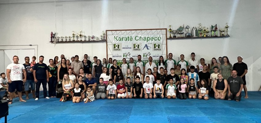 Karatê reúne famílias de 30 atletas oriundos do Programa Atleta do Futuro