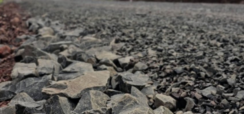 Prefeitura está pavimentando acesso da linha Batistello até a BR-282