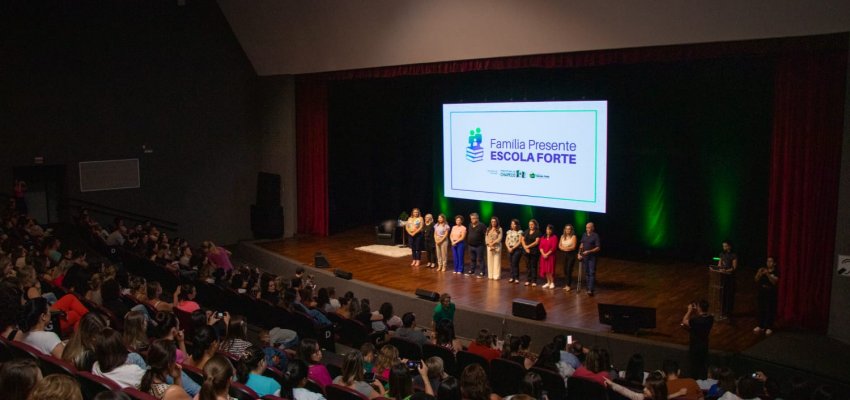 Emilio Munaro realiza palestra para famílias e profissionais da Rede Municipal de Ensino