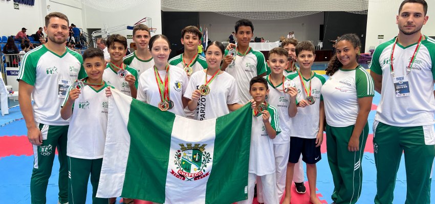 Karatê de Chapecó conquista 11 medalhas no estadual escolar