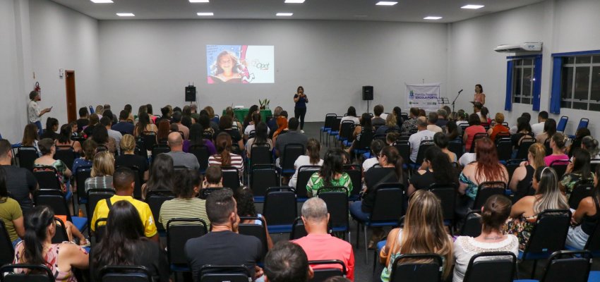 Famílias da Rede Municipal de Ensino participam de palestra em Chapecó