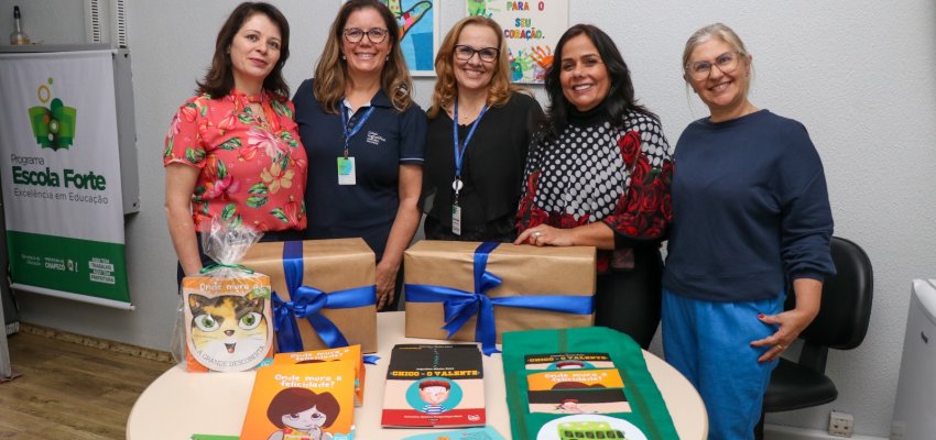 Funda&ccedil;&atilde;o Logos&oacute;fica realiza entrega de livros para a Secretaria de Educa&ccedil;&atilde;o
