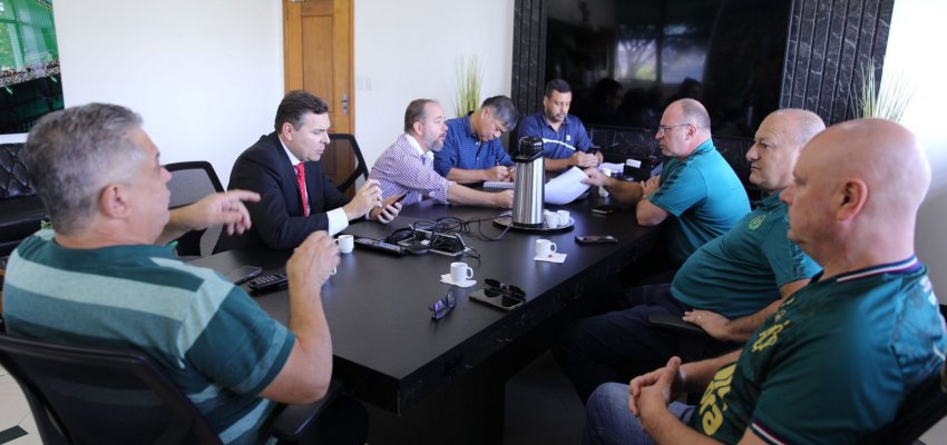 Prefeitura e Chapecoense firmam parceria para escolinha no S&atilde;o Pedro