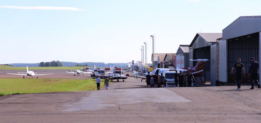 Chapec&oacute; manda donativos de avi&atilde;o para a regi&atilde;o de Santa Maria