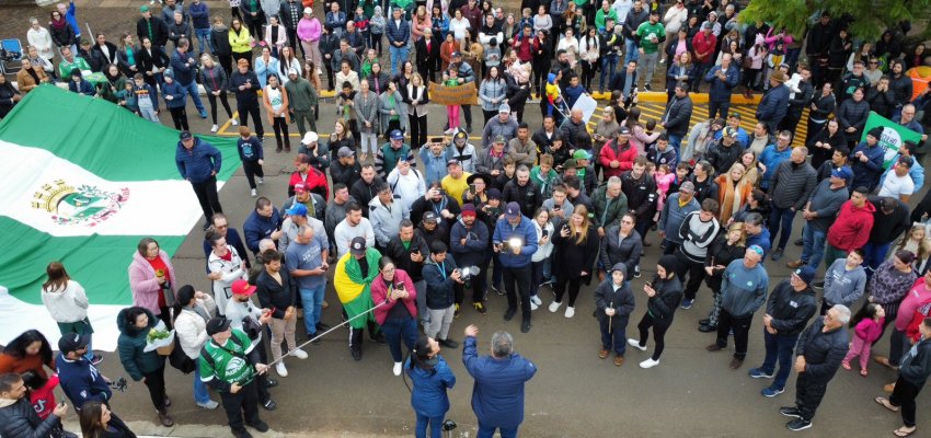 Equipes que trabalharam em Arroio do Meio são recepcionadas em Chapecó
