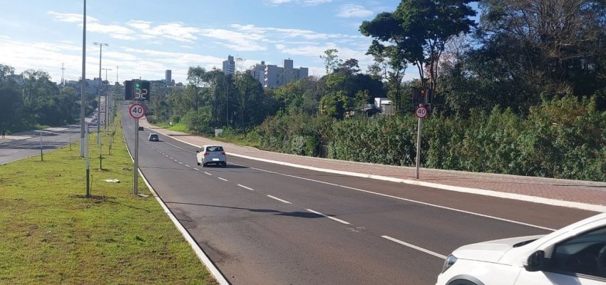 Prefeitura instala lombada eletr&ocirc;nica no Prolongamento Sul da Avenida Get&uacute;lio Vargas