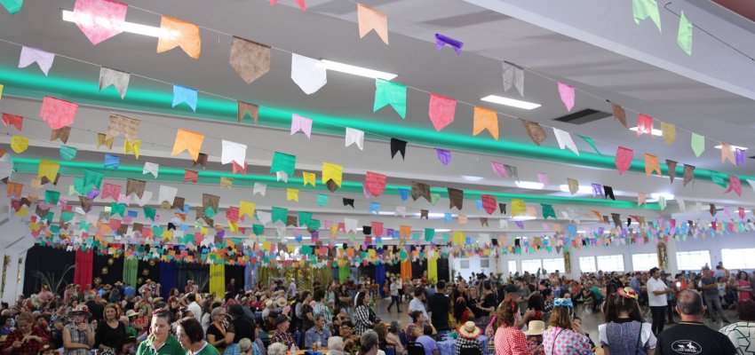Cerca de mil idosos participam da Festa na Roça em Chapecó