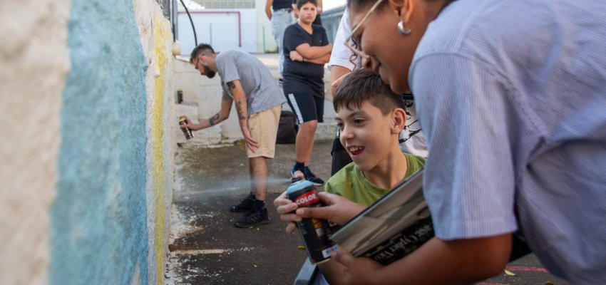 Oficina de Grafite &eacute; realizada na EBM Diogo Alves da Silva