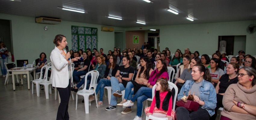 Secretaria de Educa&ccedil;&atilde;o realiza palestras voltadas para as fam&iacute;lias