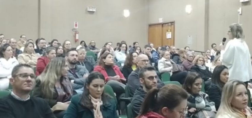 Equipes de Sa&uacute;de Bucal de Chapec&oacute; recebem capacita&ccedil;&atilde;o