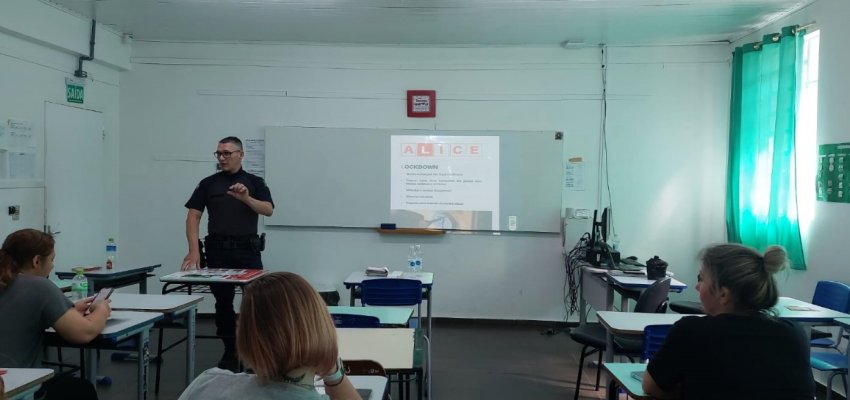 Guarda Municipal de Chapec&oacute; ministra palestra sobre como agir em ataques em escolas