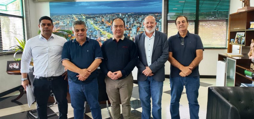 Empres&aacute;rio chin&ecirc;s quer investir em Chapec&oacute;