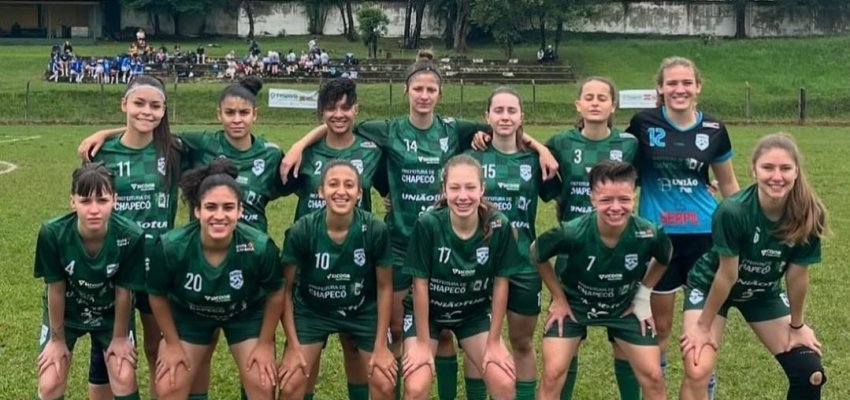 Lourdes Lago conquista o t&iacute;tulo do Campeonato Catarinense Escolar de Futebol Feminino