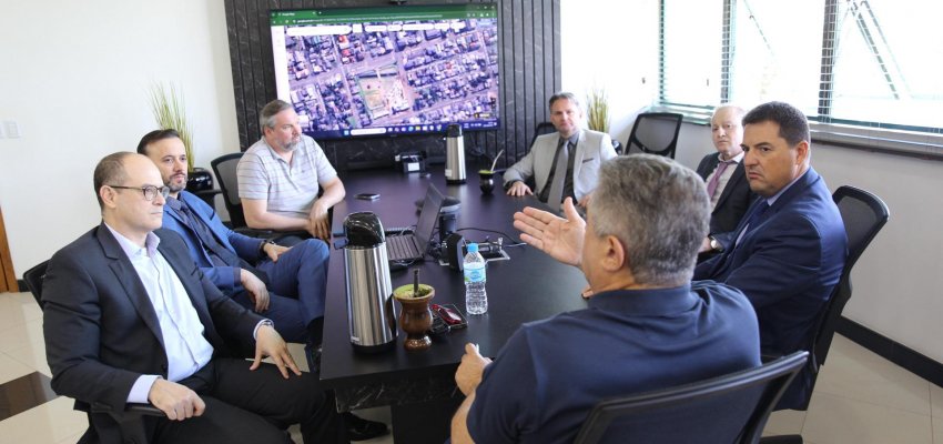 Prefeito recebe visita institucional do diretor do Foro de Chapec&oacute;