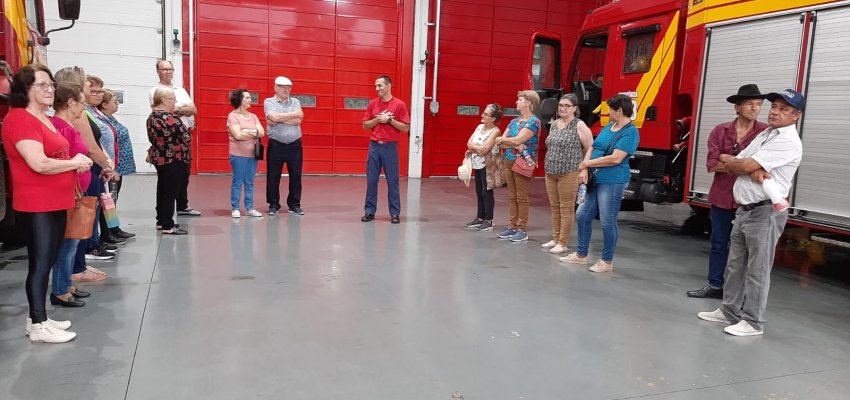 Servi&ccedil;o de Conviv&ecirc;ncia do CRAS Cristo Rei visita o Corpo de Bombeiros de Chapec&oacute;