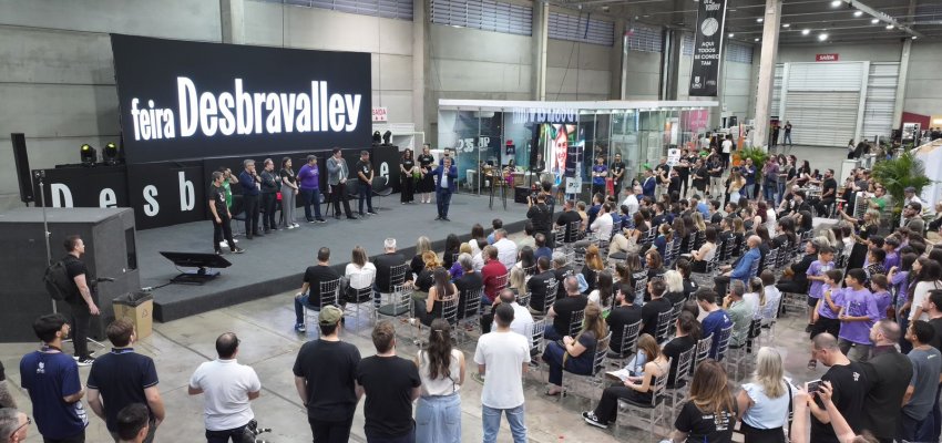 Projeto Mentes Digitais-Gera&ccedil;&atilde;o Desbravalley &eacute; apresentado em Feira