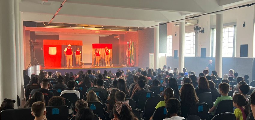 Secretaria da Fam&iacute;lia promove teatro para crian&ccedil;as e adolescentes dos Centros de Conviv&ecirc;ncia