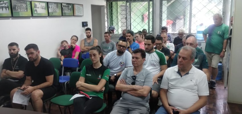 Funda&ccedil;&atilde;o de Esporte de Chapec&oacute; re&uacute;ne t&eacute;cnicos dos times que v&atilde;o para os JASC