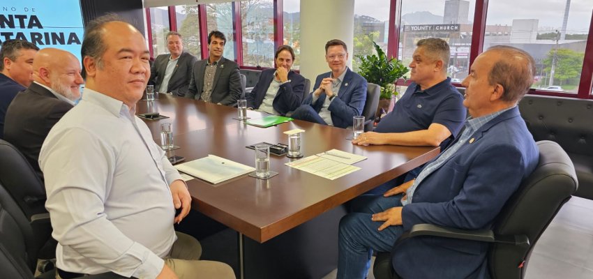 Prefeito e governador tratam de investimentos em Chapec&oacute;