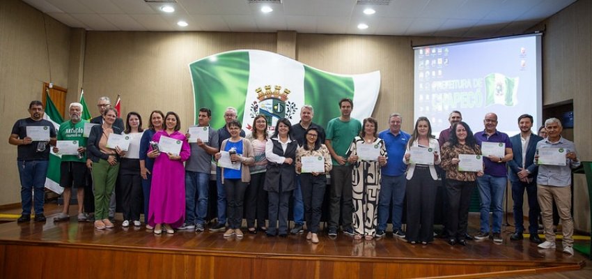 Prefeitura de Chapecó realiza homenagem a servidores com 30 anos de trabalho