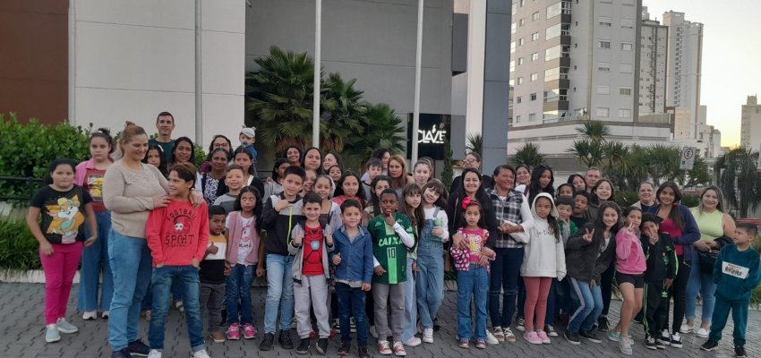 Prefeitura usa o Teatro para trabalhar temas com as famílias dos Centros de Convivências