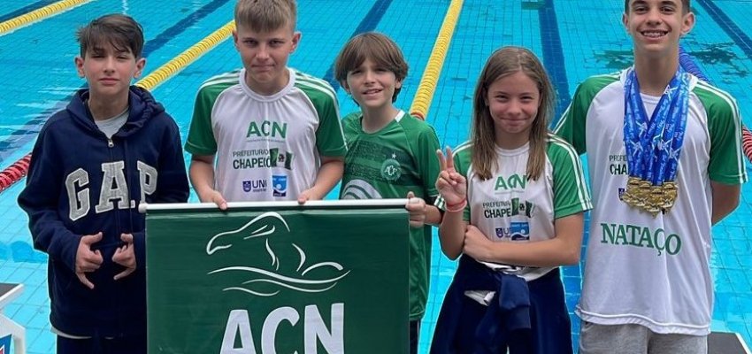 Nadador de Chapec&oacute; &eacute; tricampe&atilde;o Sulbrasileiro