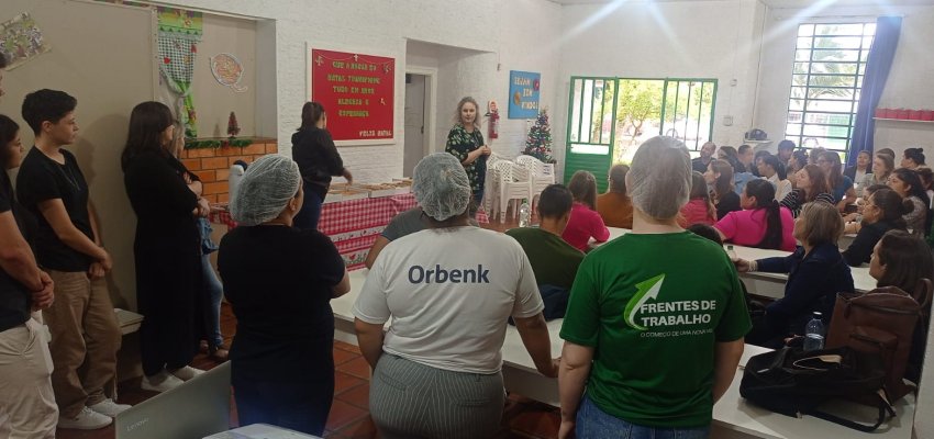 Secretaria da Família promove encontro com os profissionais dos Centros de Convivência