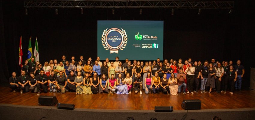 Secretaria de Educação promove homenagem a estudantes e professores