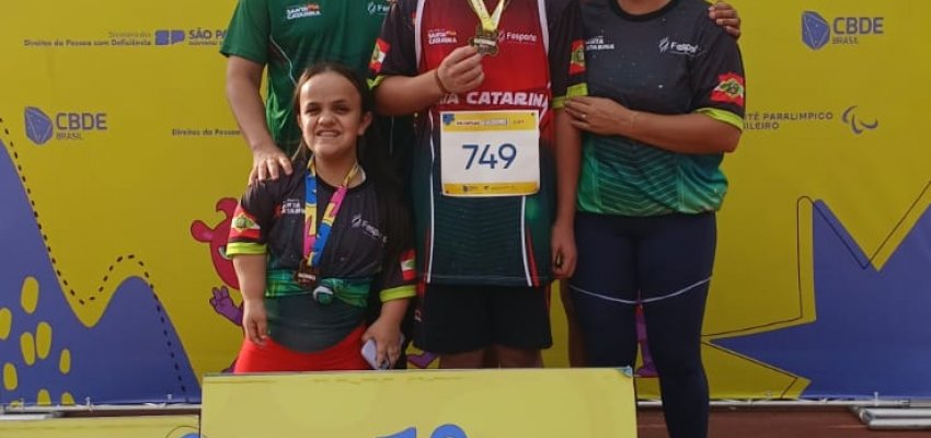 Atletas de Chapec&oacute; conquistaram medalhas e bateram recorde nas Paralimp&iacute;adas Escolares em SP