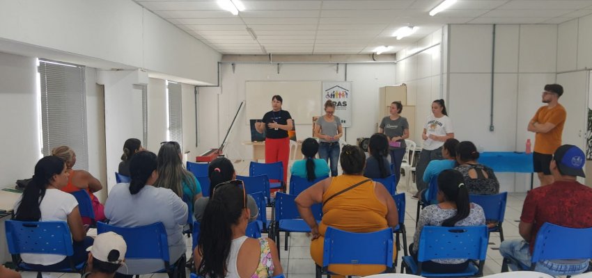 Grupo do PAIF do CRAS L&iacute;der realiza reuni&atilde;o