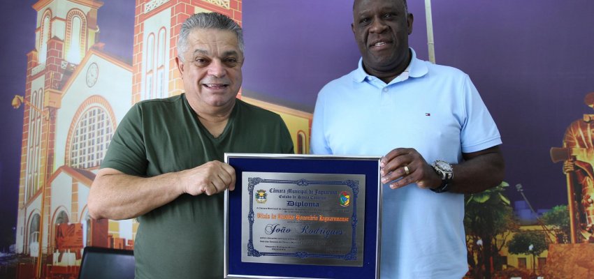 Prefeito de Chapec&oacute; recebe t&iacute;tulo de cidad&atilde;o jaguarunense