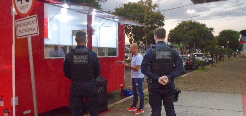 Prefeitura realiza ação junto aos food trucks do município