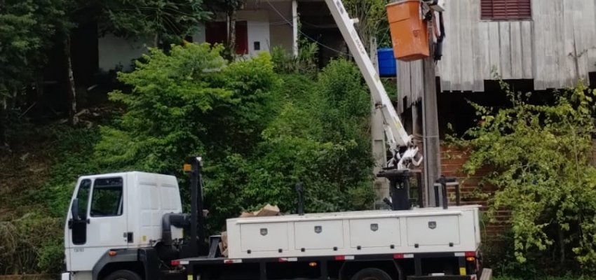 Prefeitura de Chapecó realiza troca de iluminação por lâmpadas LED no Goio-Ên