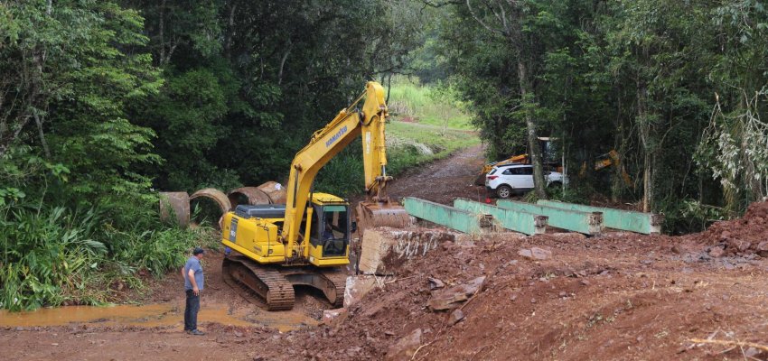 Prefeitura constr&oacute;i ponte em comunidade ind&iacute;gena